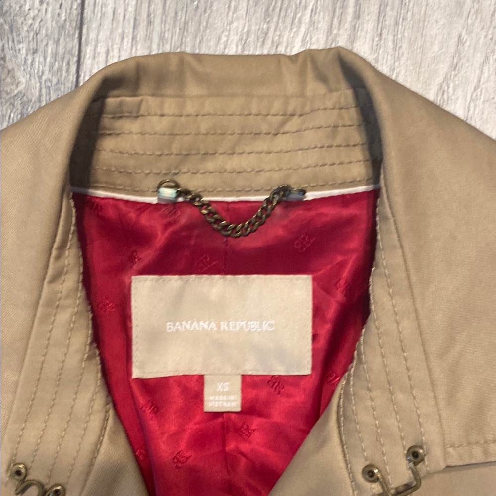 Banana Republic Vintage Classic Tan Trench Coat - Picture 2 of 9